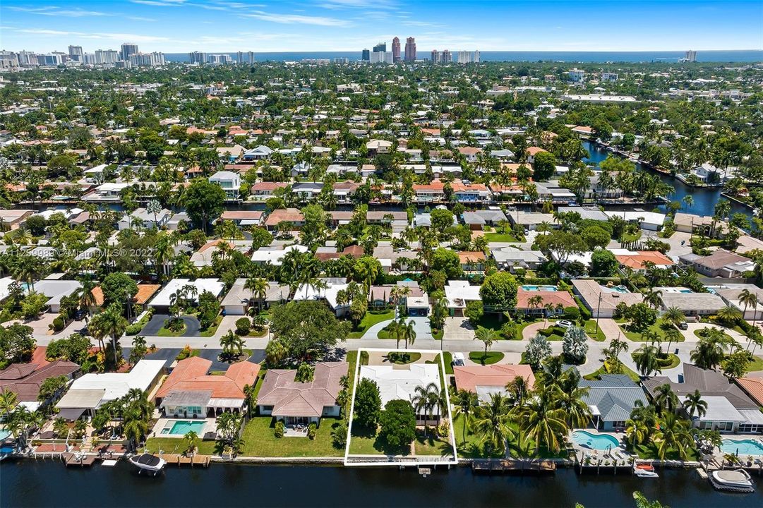 2137 NE 16 Ave Wilton Manors Waterfront 3/2 Bedroom Home