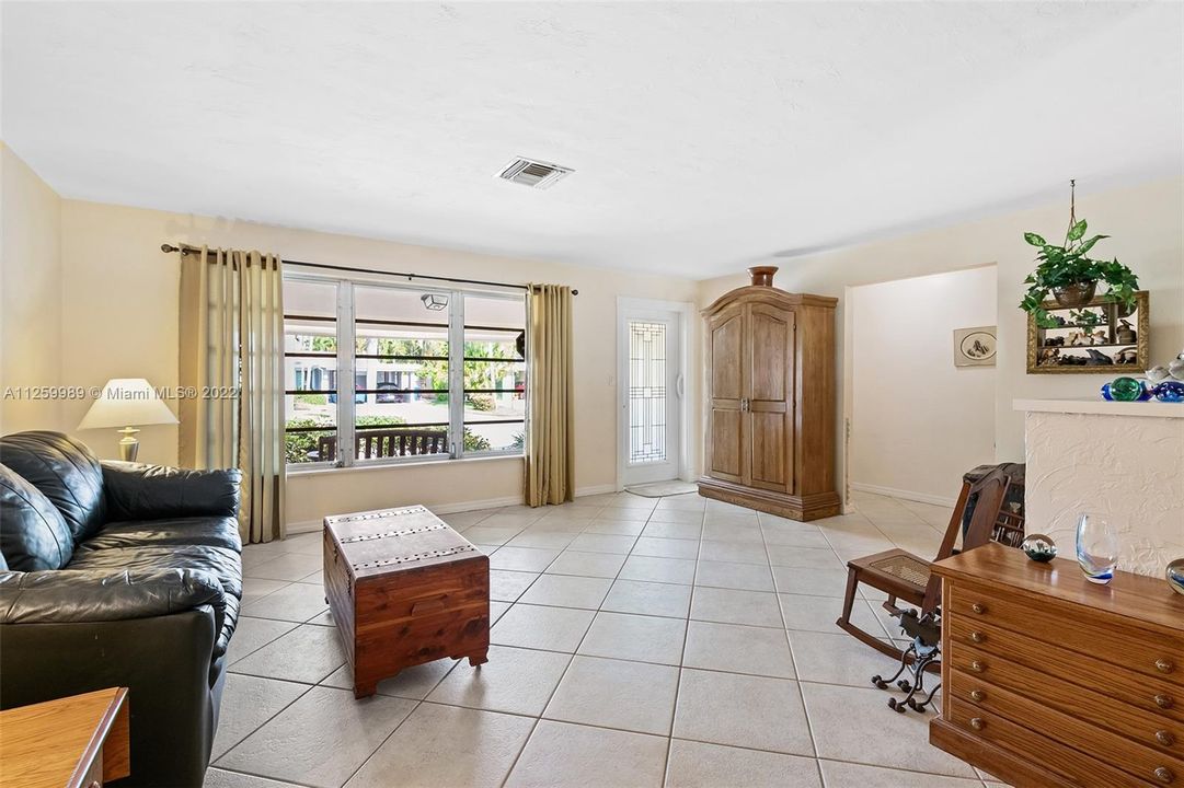 Living area view to front door -2137 NE 16 Ave Wilton Manors Waterfront 3/2 Bedroom Home