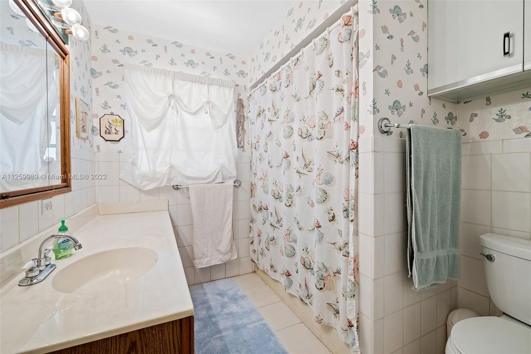 Guest bath -2137 NE 16 Ave Wilton Manors Waterfront 3/2 Bedroom Home