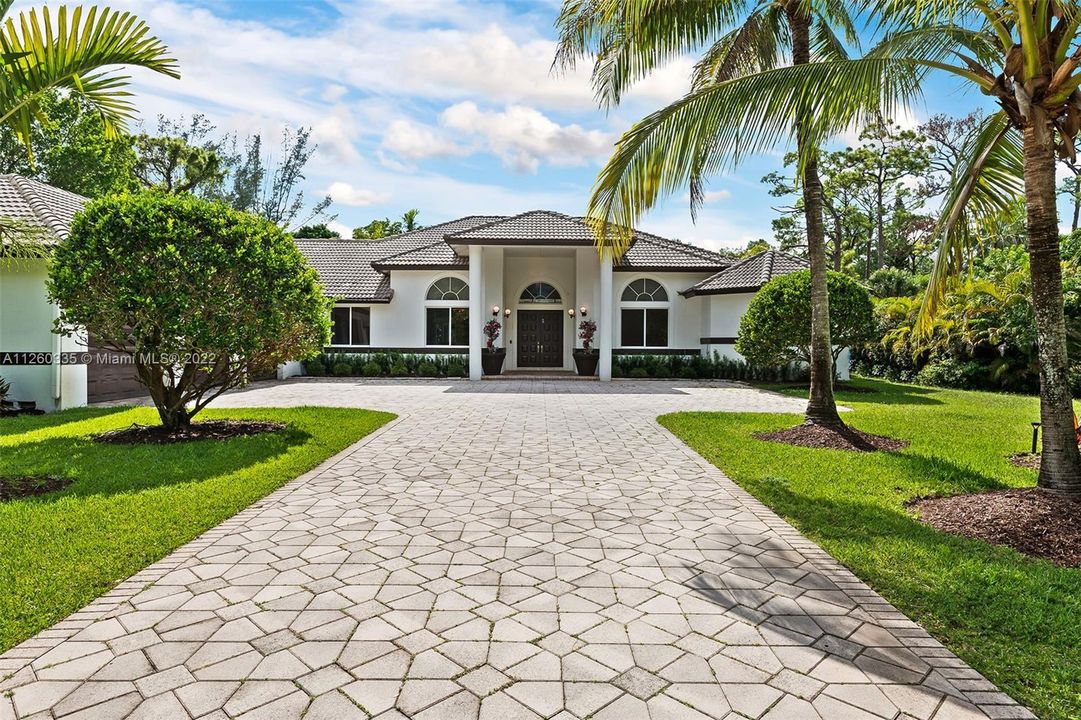 Recently Sold: $1,595,000 (6 beds, 4 baths, 3842 Square Feet)