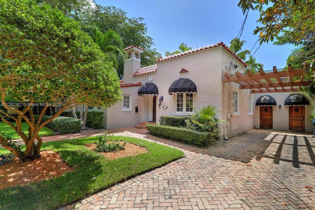 Recently Sold: $1,950,000 (4 beds, 2 baths, 2615 Square Feet)