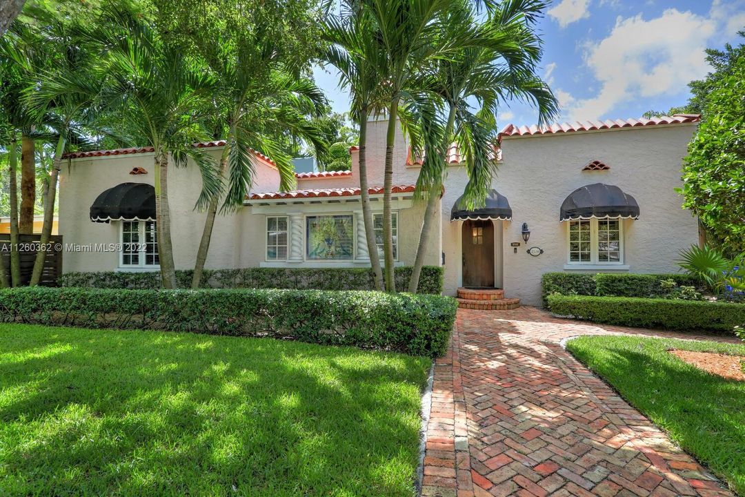 Recently Sold: $1,950,000 (4 beds, 2 baths, 2615 Square Feet)