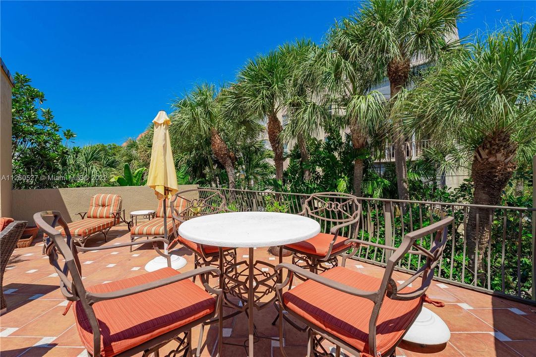 Vendido Recientemente: $1,155,000 (3 camas, 3 baños, 2653 Pies cuadrados)