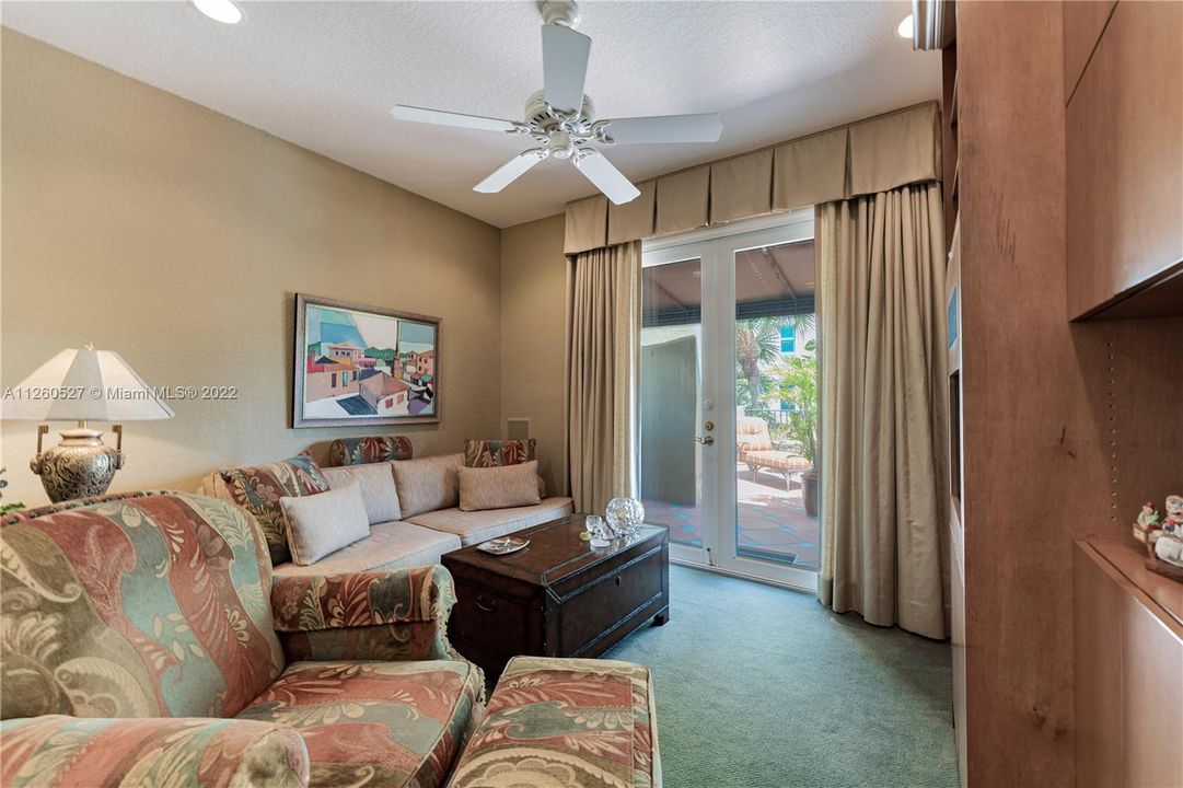 Vendido Recientemente: $1,155,000 (3 camas, 3 baños, 2653 Pies cuadrados)