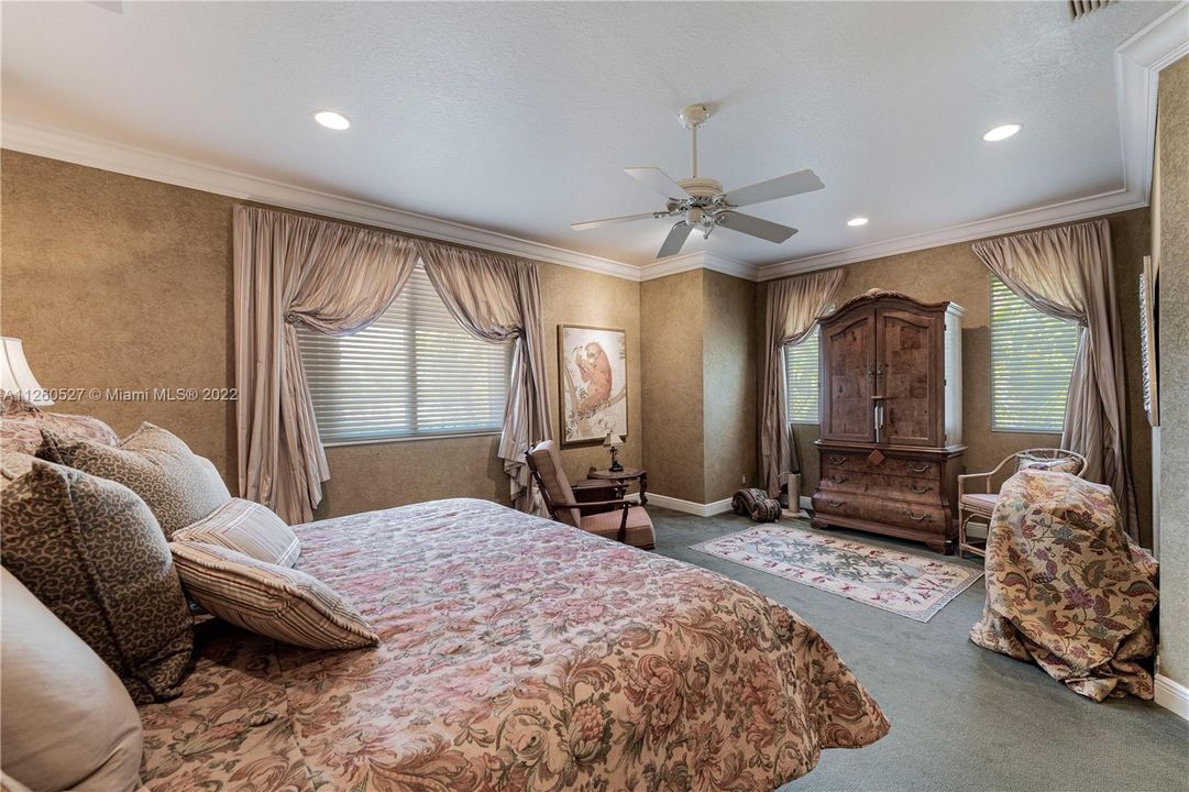 Vendido Recientemente: $1,155,000 (3 camas, 3 baños, 2653 Pies cuadrados)