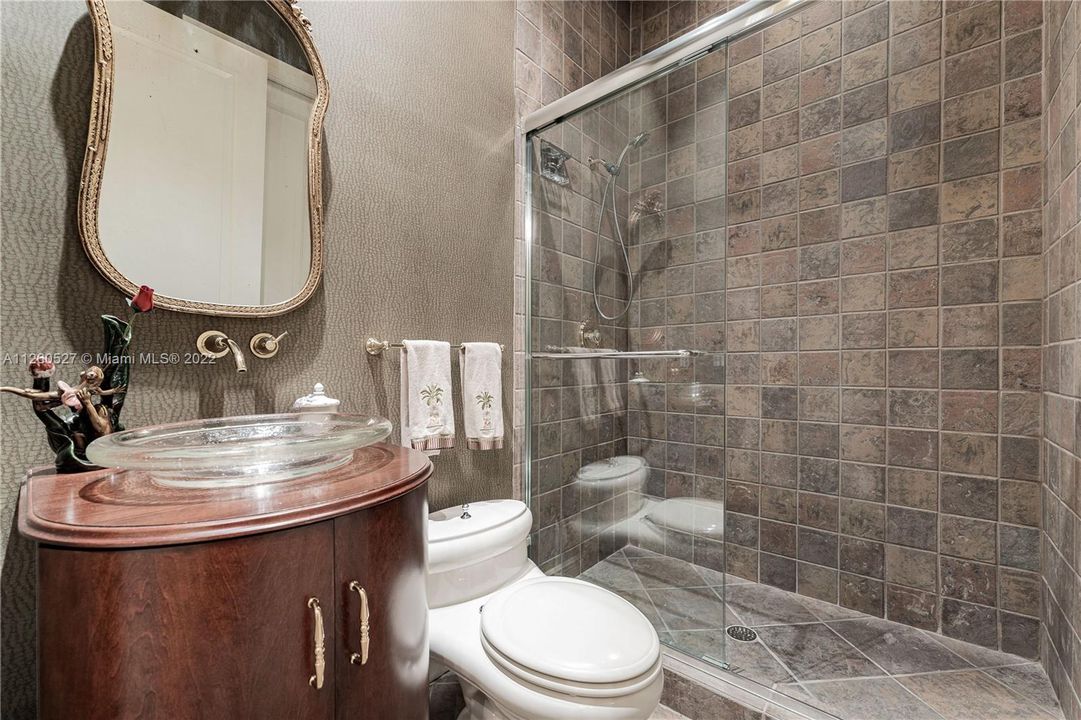 Vendido Recientemente: $1,155,000 (3 camas, 3 baños, 2653 Pies cuadrados)