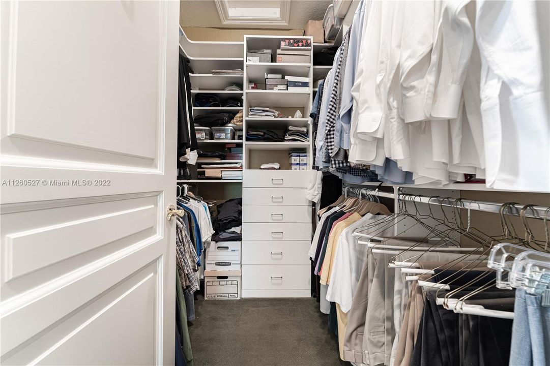 Vendido Recientemente: $1,155,000 (3 camas, 3 baños, 2653 Pies cuadrados)