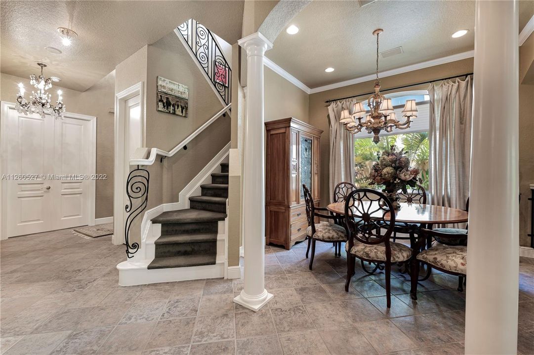 Vendido Recientemente: $1,155,000 (3 camas, 3 baños, 2653 Pies cuadrados)