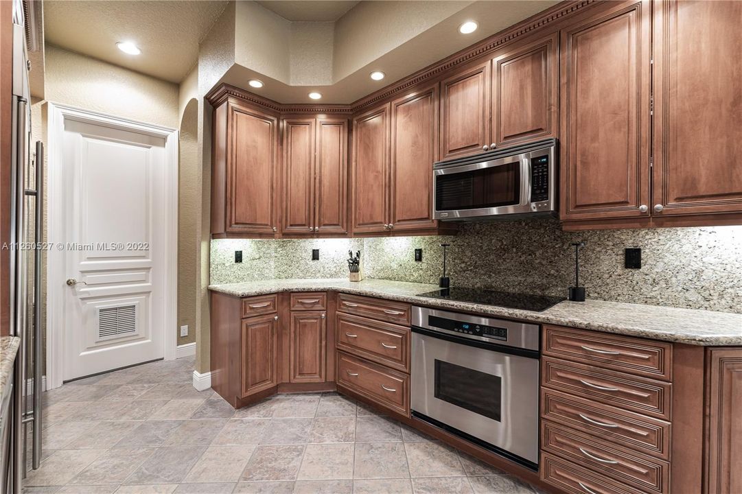 Vendido Recientemente: $1,155,000 (3 camas, 3 baños, 2653 Pies cuadrados)