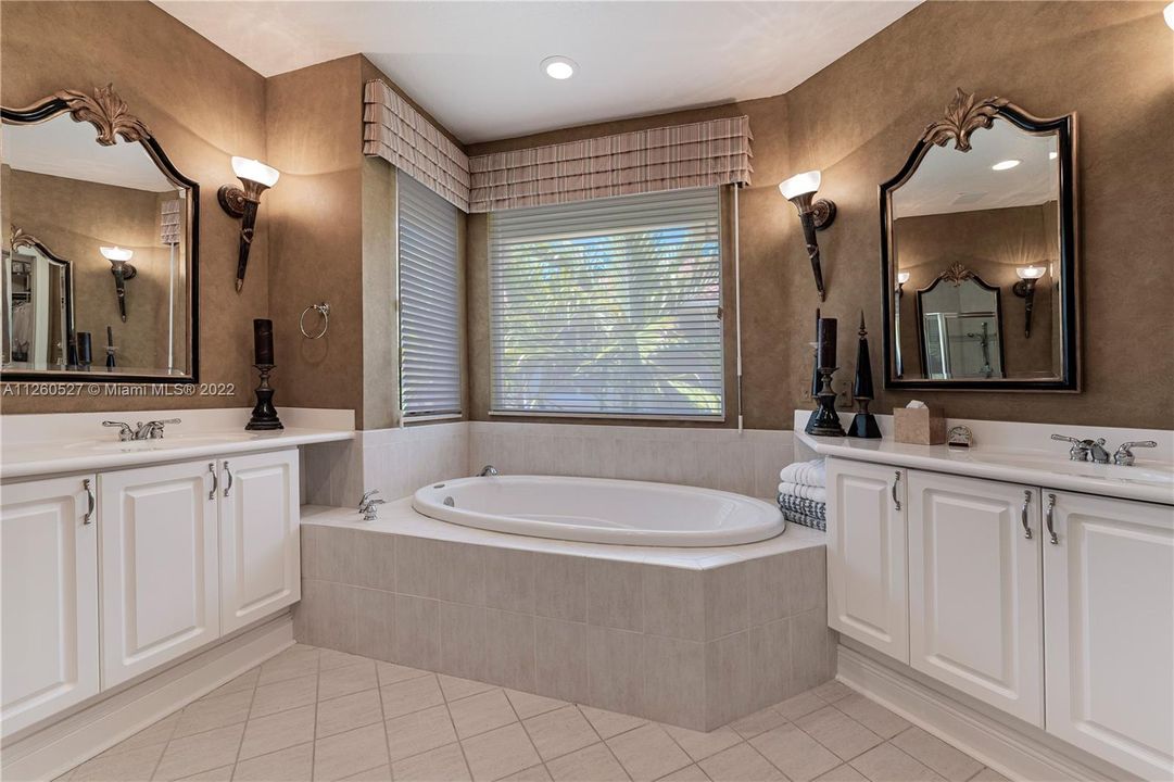 Vendido Recientemente: $1,155,000 (3 camas, 3 baños, 2653 Pies cuadrados)