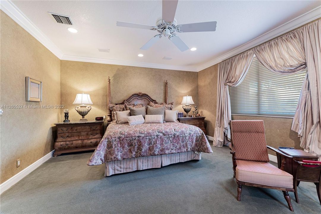 Vendido Recientemente: $1,155,000 (3 camas, 3 baños, 2653 Pies cuadrados)