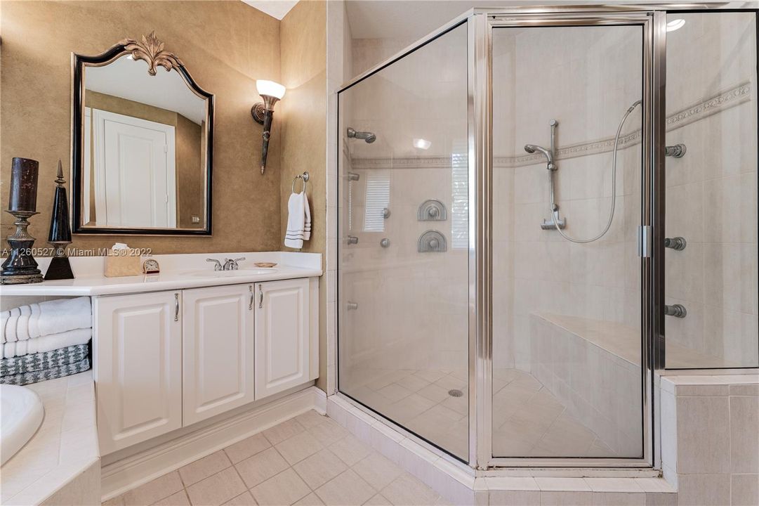 Vendido Recientemente: $1,155,000 (3 camas, 3 baños, 2653 Pies cuadrados)