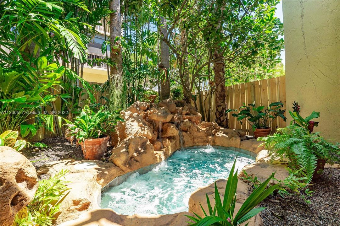 Vendido Recientemente: $1,155,000 (3 camas, 3 baños, 2653 Pies cuadrados)