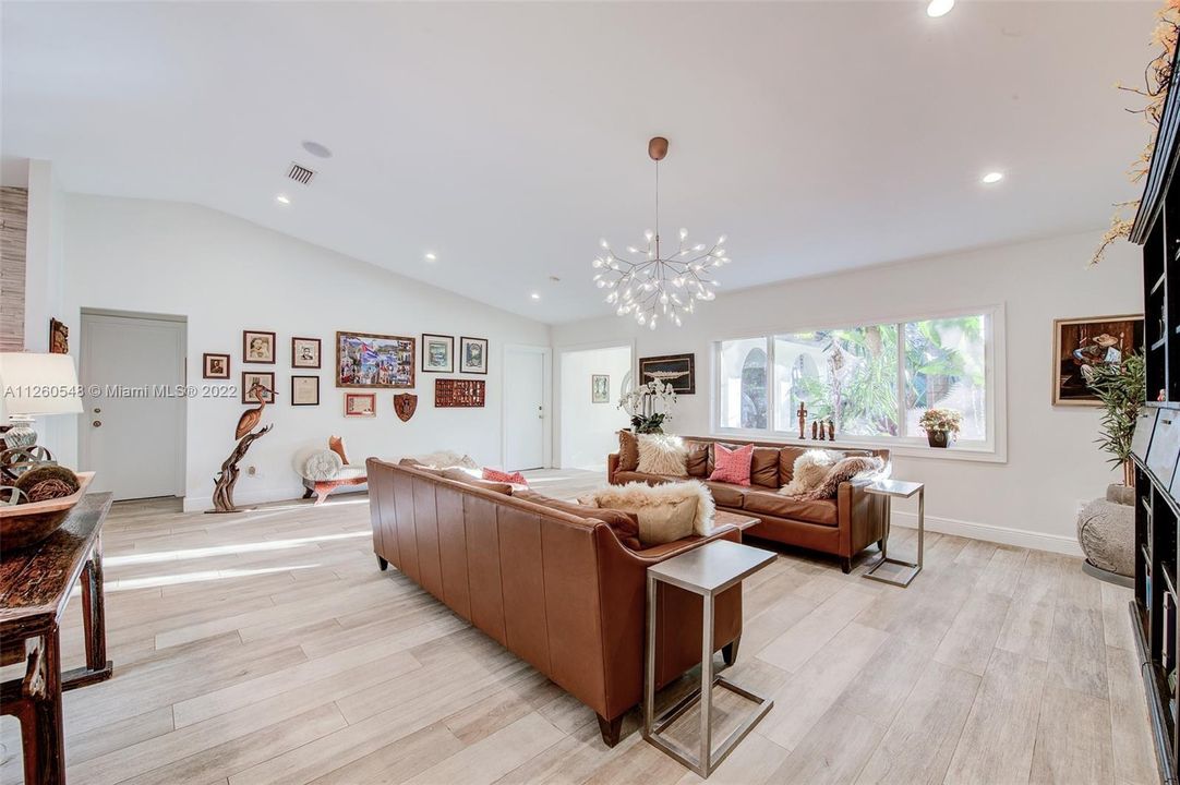 Recently Sold: $1,490,000 (3 beds, 2 baths, 2698 Square Feet)