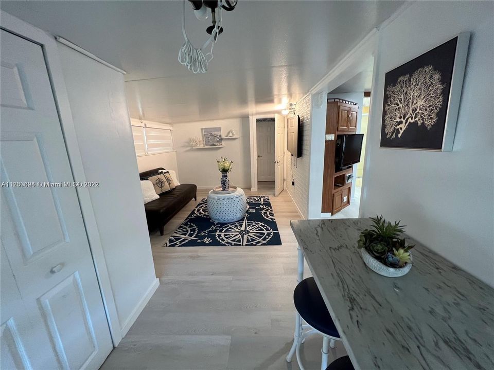Recently Sold: $320,000 (1 beds, 2 baths, 679 Square Feet)
