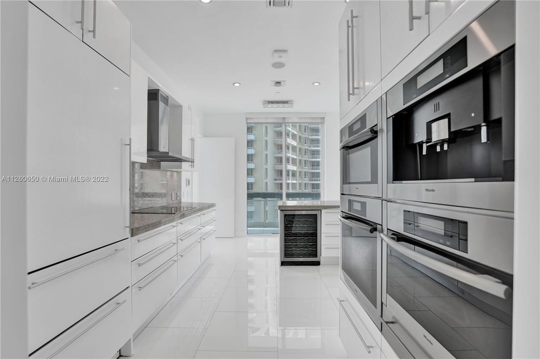 Recently Sold: $1,850,000 (2 beds, 2 baths, 2036 Square Feet)