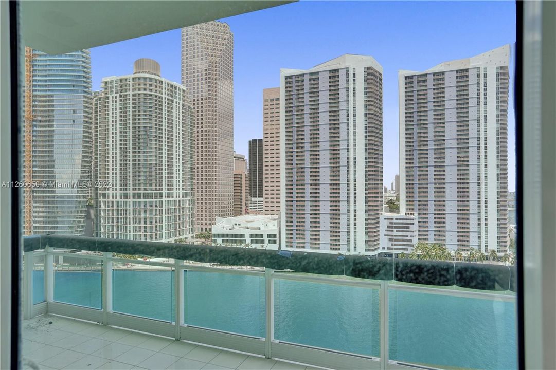 Recently Sold: $1,850,000 (2 beds, 2 baths, 2036 Square Feet)