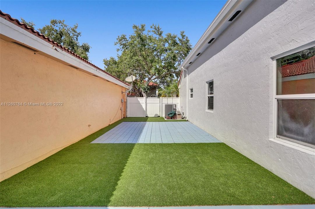 Recently Sold: $570,000 (3 beds, 2 baths, 1384 Square Feet)