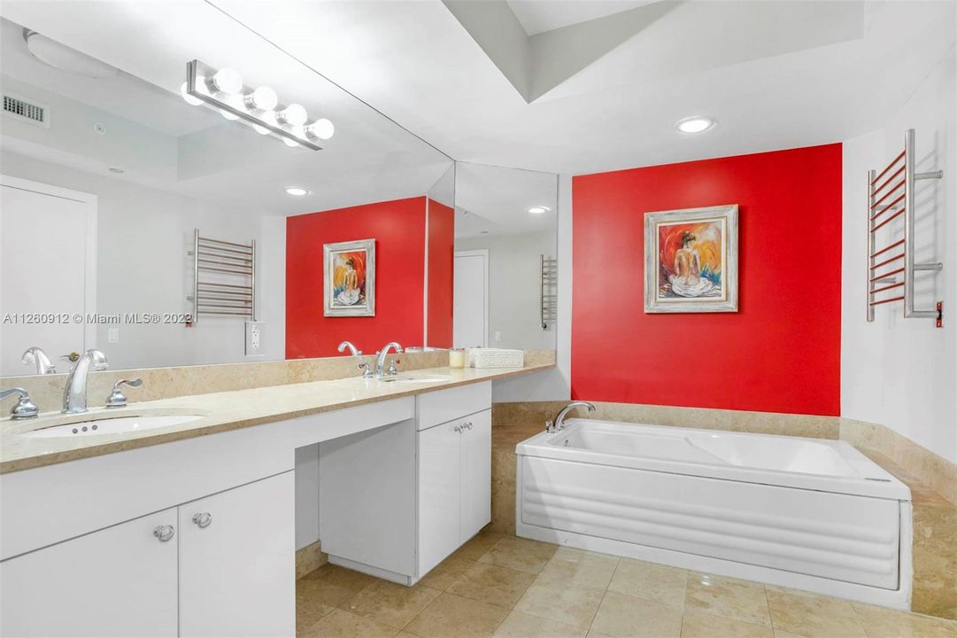 最近售出: $1,300,000 (2 贝兹, 2 浴室, 1490 平方英尺)