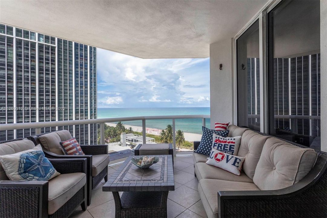 Recently Sold: $1,300,000 (2 beds, 2 baths, 1490 Square Feet)