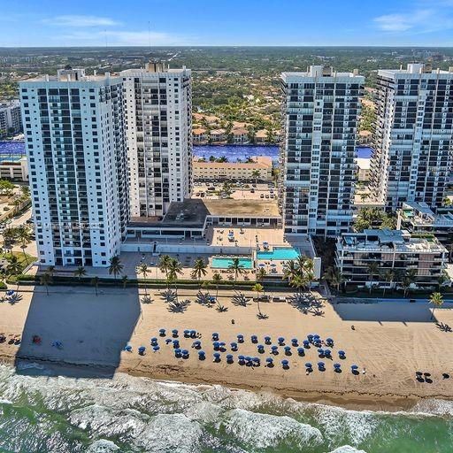 Recently Sold: $560,000 (2 beds, 2 baths, 1290 Square Feet)