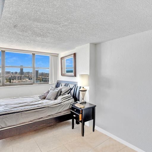 Recently Sold: $560,000 (2 beds, 2 baths, 1290 Square Feet)