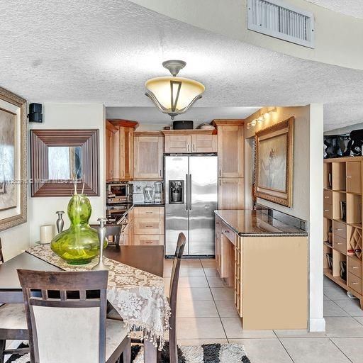 Recently Sold: $560,000 (2 beds, 2 baths, 1290 Square Feet)