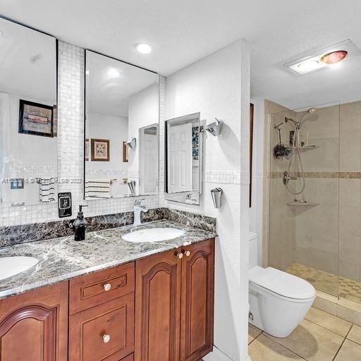最近售出: $560,000 (2 贝兹, 2 浴室, 1290 平方英尺)