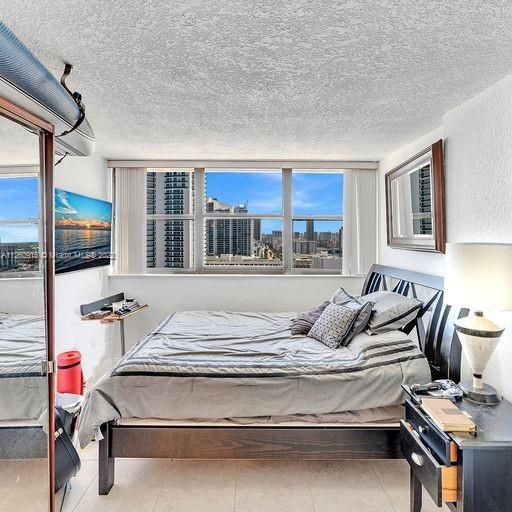 Recently Sold: $560,000 (2 beds, 2 baths, 1290 Square Feet)