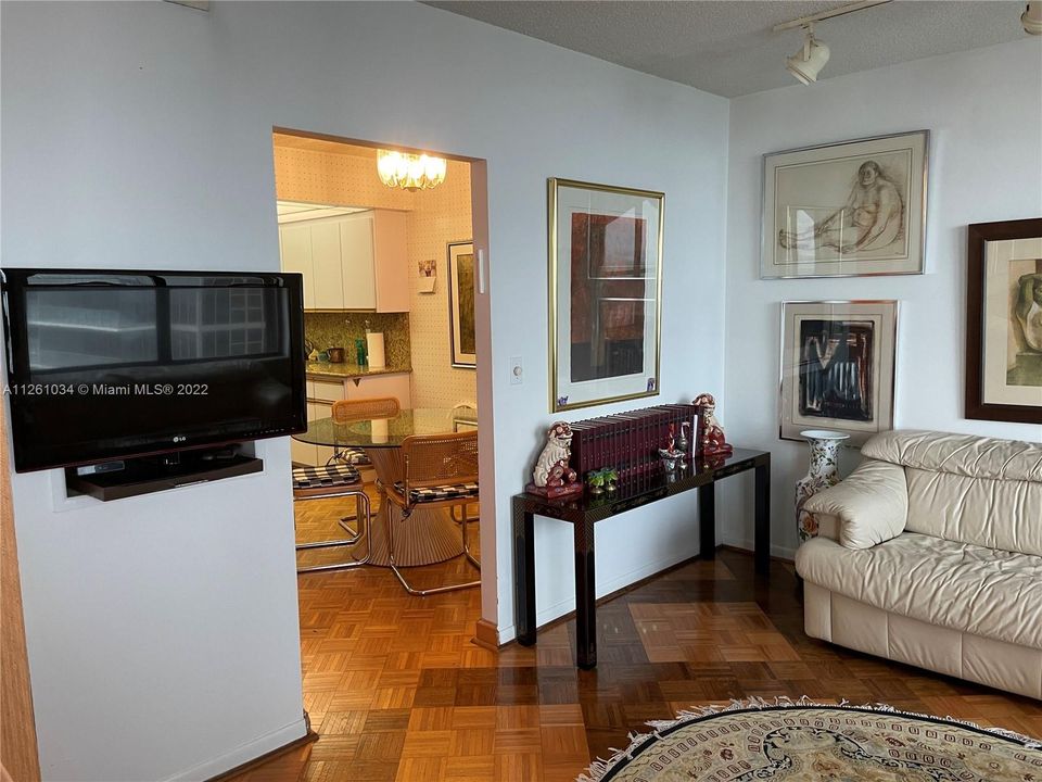 Recently Sold: $1,700,000 (2 beds, 2 baths, 1968 Square Feet)