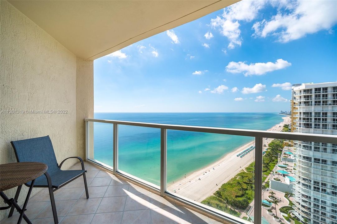 Amazing ocean views - 3 private balconies