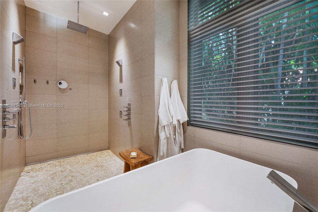 最近租的: $50,000 (5 贝兹, 5 浴室, 3884 平方英尺)