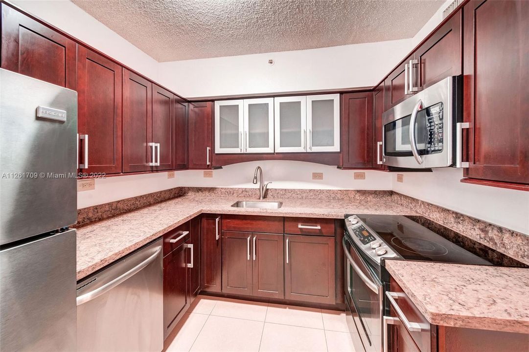 Recently Rented: $3,806 (2 beds, 2 baths, 1120 Square Feet)