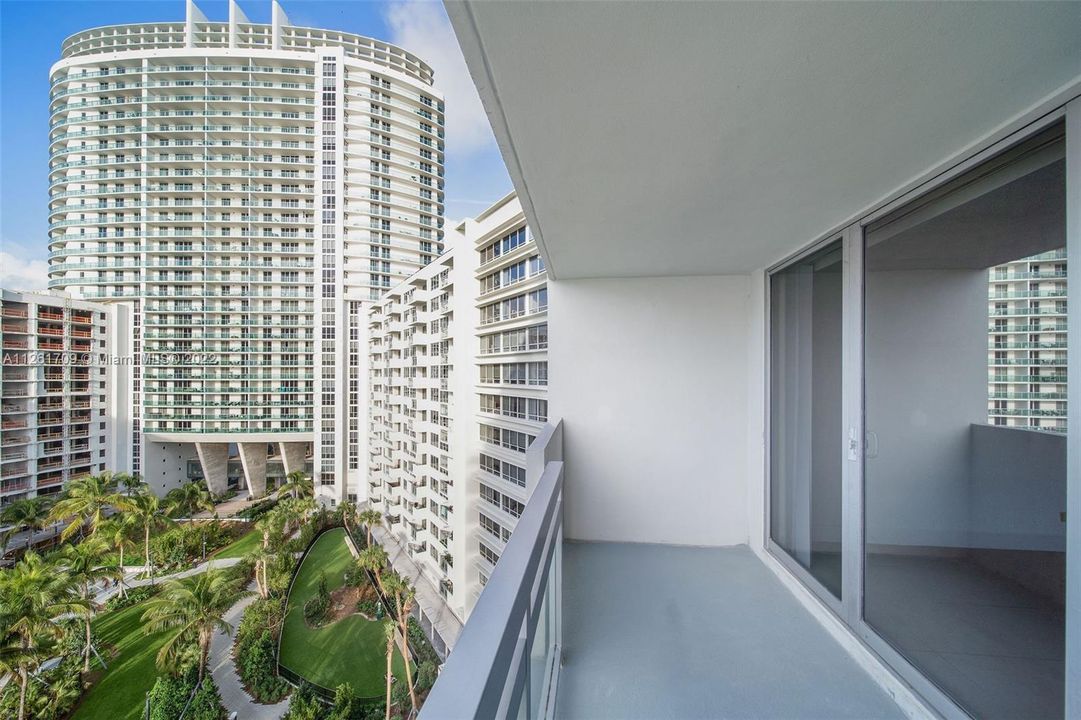 Recently Rented: $3,806 (2 beds, 2 baths, 1120 Square Feet)