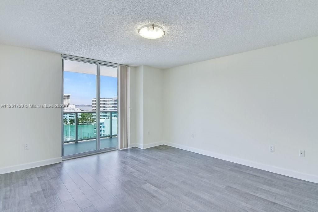 Recientemente alquilado: $3,550 (2 camas, 2 baños, 1338 Pies cuadrados)