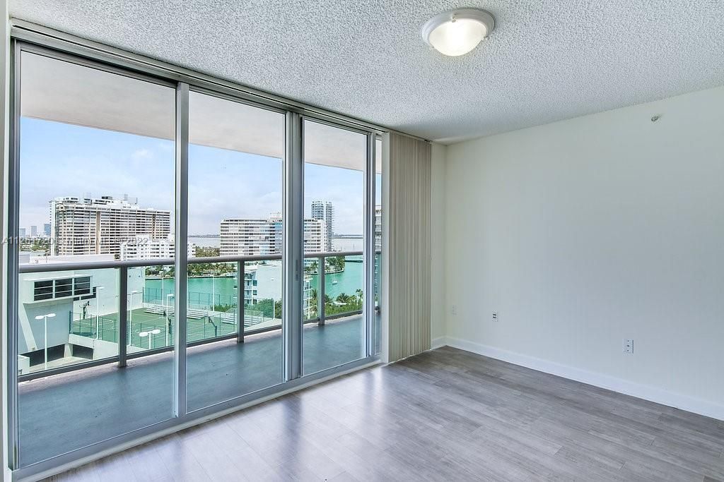 Recientemente alquilado: $3,550 (2 camas, 2 baños, 1338 Pies cuadrados)