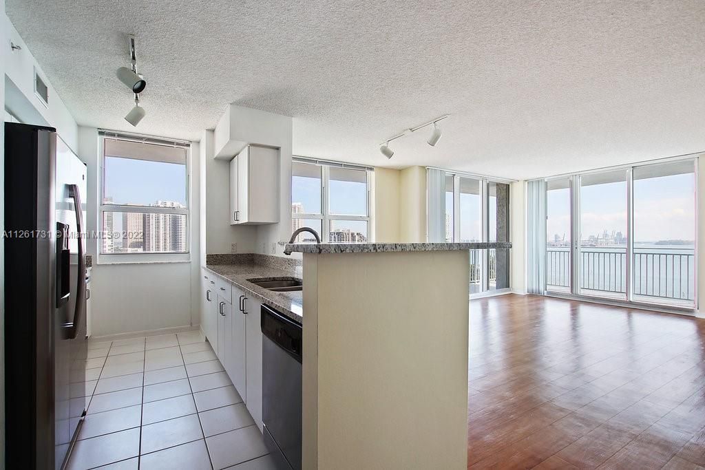 Недавно арендовано: $4,235 (2 спален, 2 ванн, 1393 Квадратных фут)