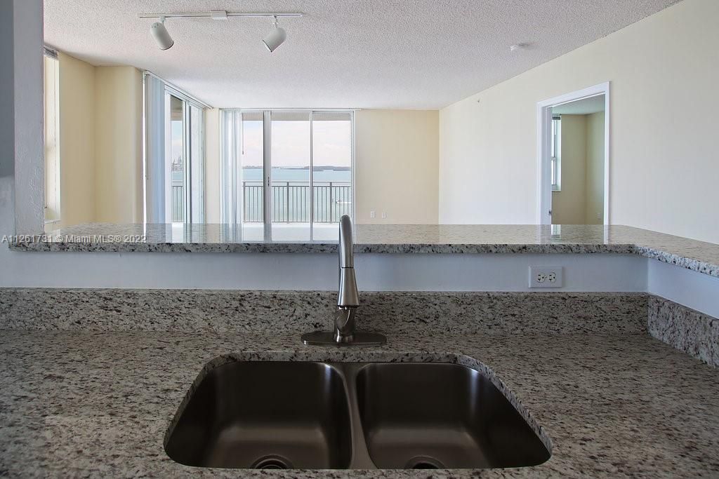 Недавно арендовано: $4,235 (2 спален, 2 ванн, 1393 Квадратных фут)