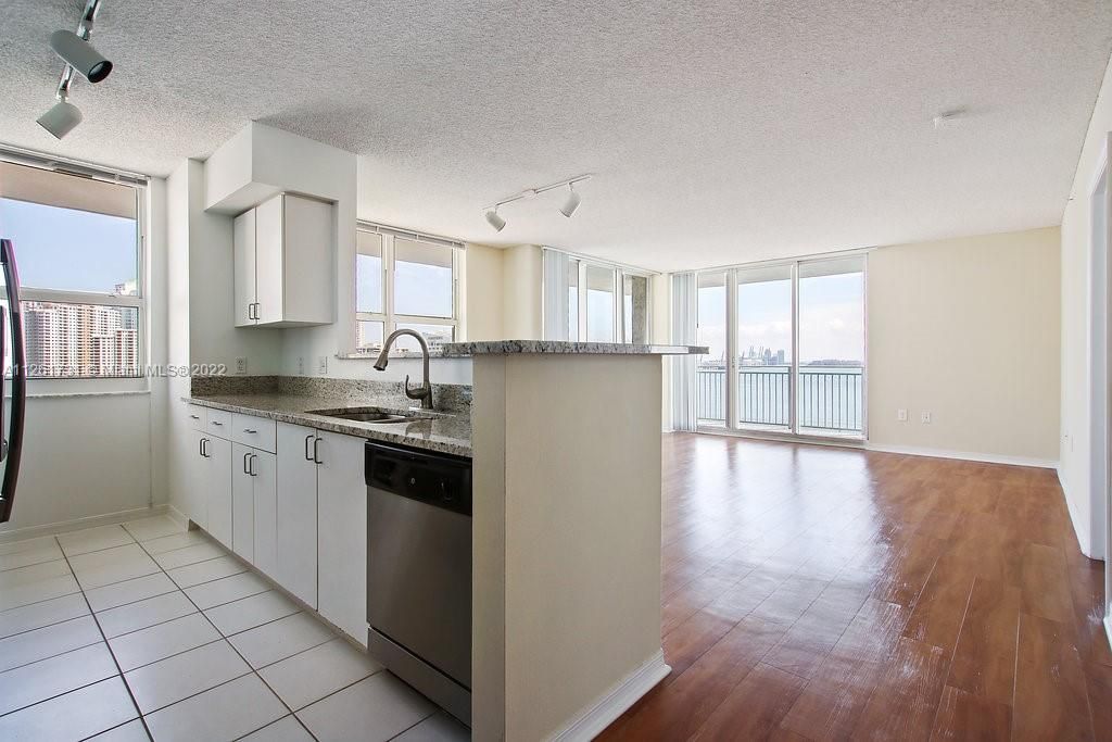 Недавно арендовано: $4,235 (2 спален, 2 ванн, 1393 Квадратных фут)