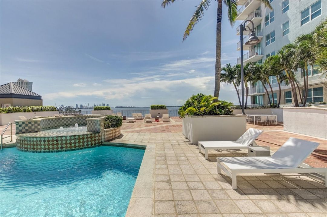 Недавно арендовано: $4,235 (2 спален, 2 ванн, 1393 Квадратных фут)