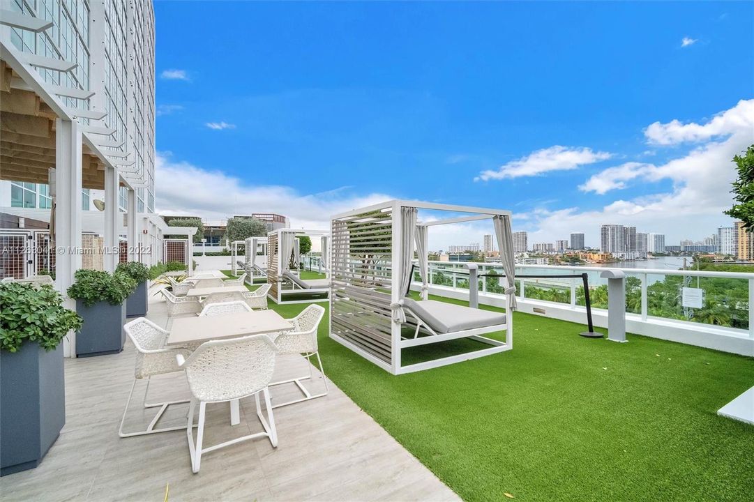 Recently Sold: $1,200,000 (3 beds, 3 baths, 1732 Square Feet)