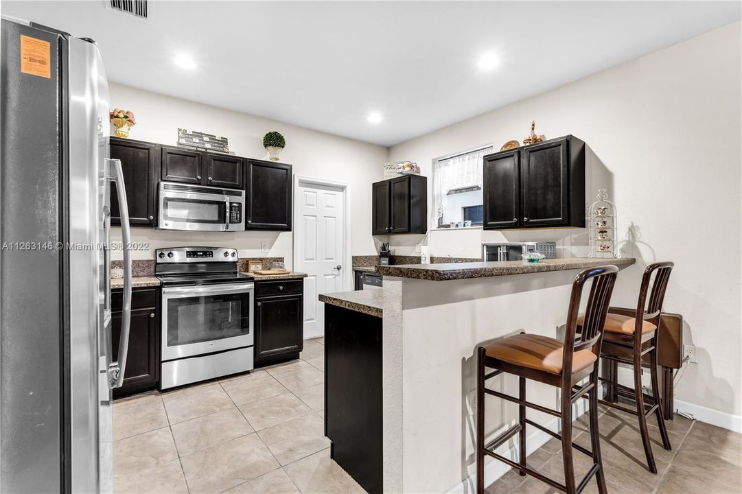 For Sale: $639,999 (5 beds, 2 baths, 2492 Square Feet)