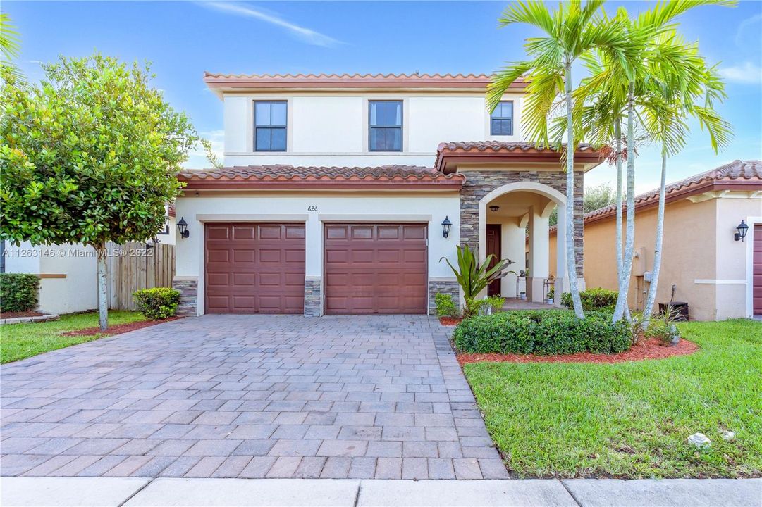 For Sale: $639,999 (5 beds, 2 baths, 2492 Square Feet)