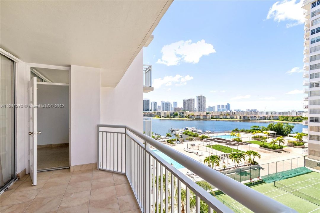 Recently Sold: $309,495 (2 beds, 2 baths, 1565 Square Feet)