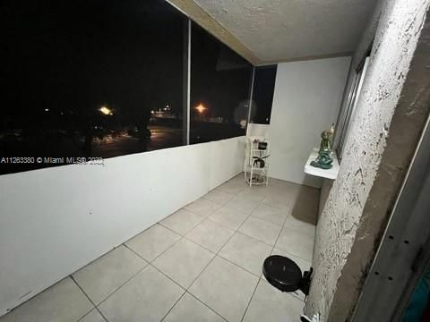 Vendido Recientemente: $127,000 (2 camas, 2 baños, 950 Pies cuadrados)