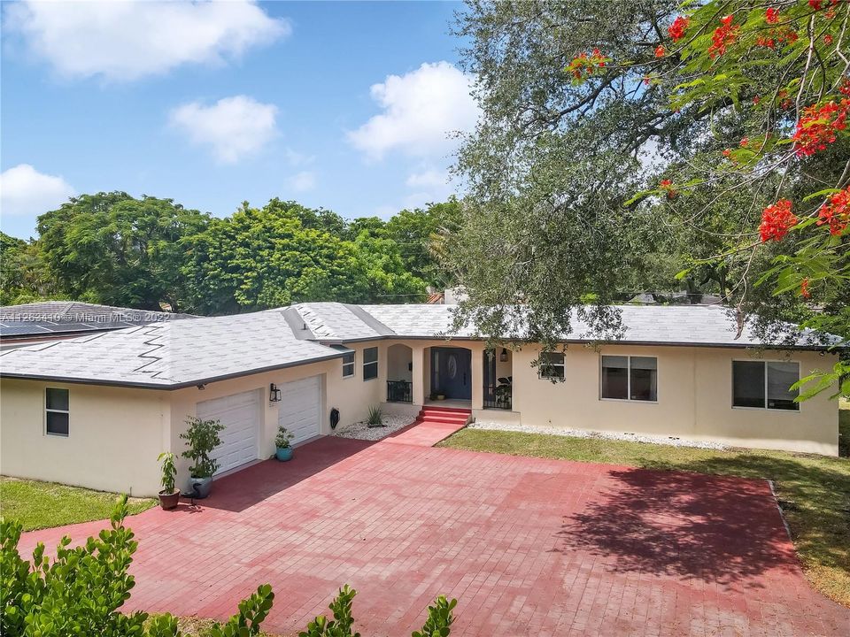Recently Sold: $1,080,000 (3 beds, 3 baths, 1854 Square Feet)