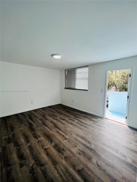 Active With Contract: $335,000 (1 beds, 1 baths, 630 Square Feet)