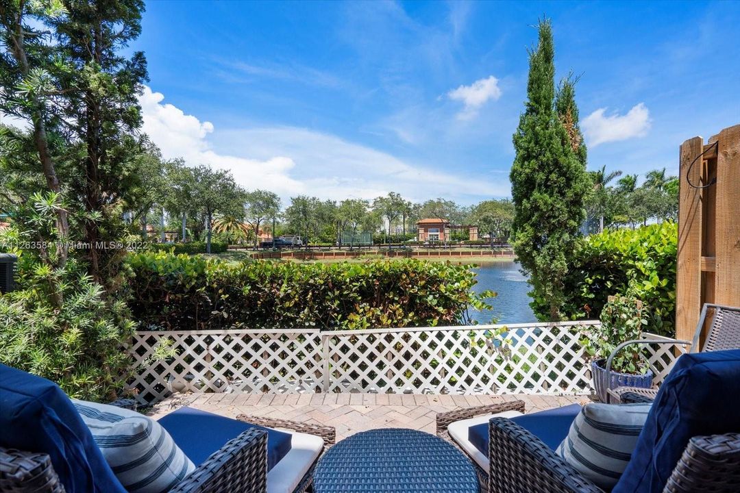 Vendido Recientemente: $425,000 (3 camas, 2 baños, 1616 Pies cuadrados)