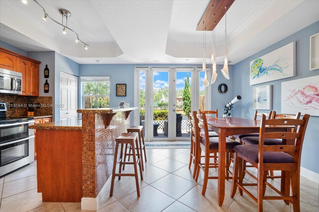 Vendido Recientemente: $425,000 (3 camas, 2 baños, 1616 Pies cuadrados)