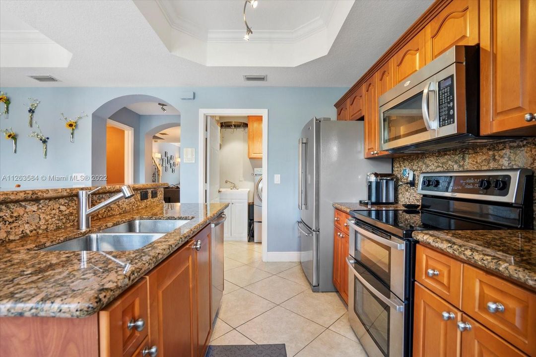 Vendido Recientemente: $425,000 (3 camas, 2 baños, 1616 Pies cuadrados)